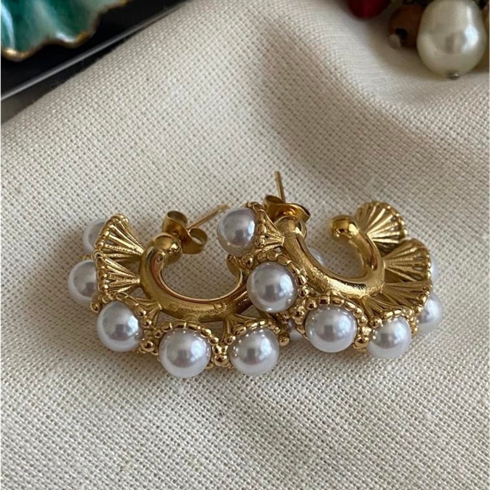 Pearl Hoop Earrings 18k Gold Plated - Picture 2 of 4